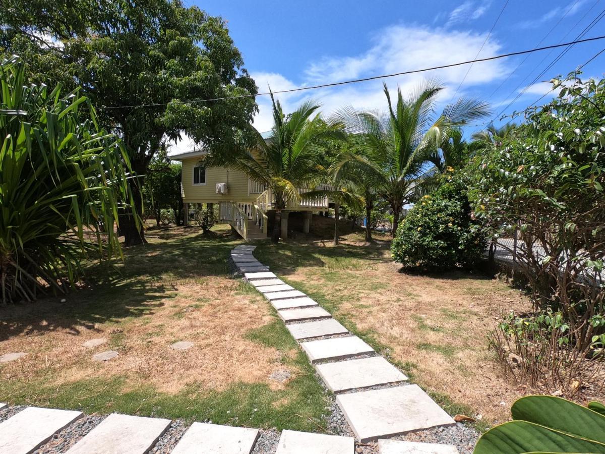 Single-Family Home With Gated Tropical Yard West End Exterior foto